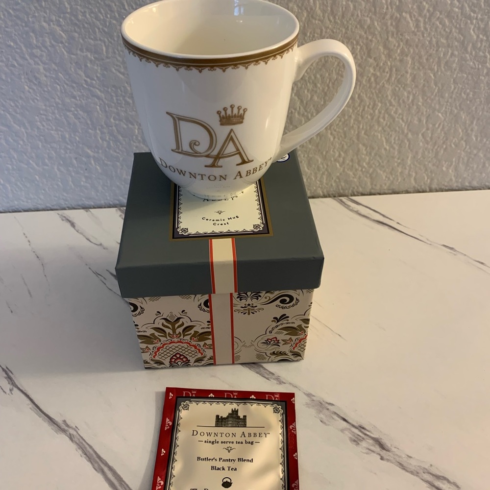 World Market 2014 Downton Abbey DA Crown Mug Crest Ceramic Gold White NIB